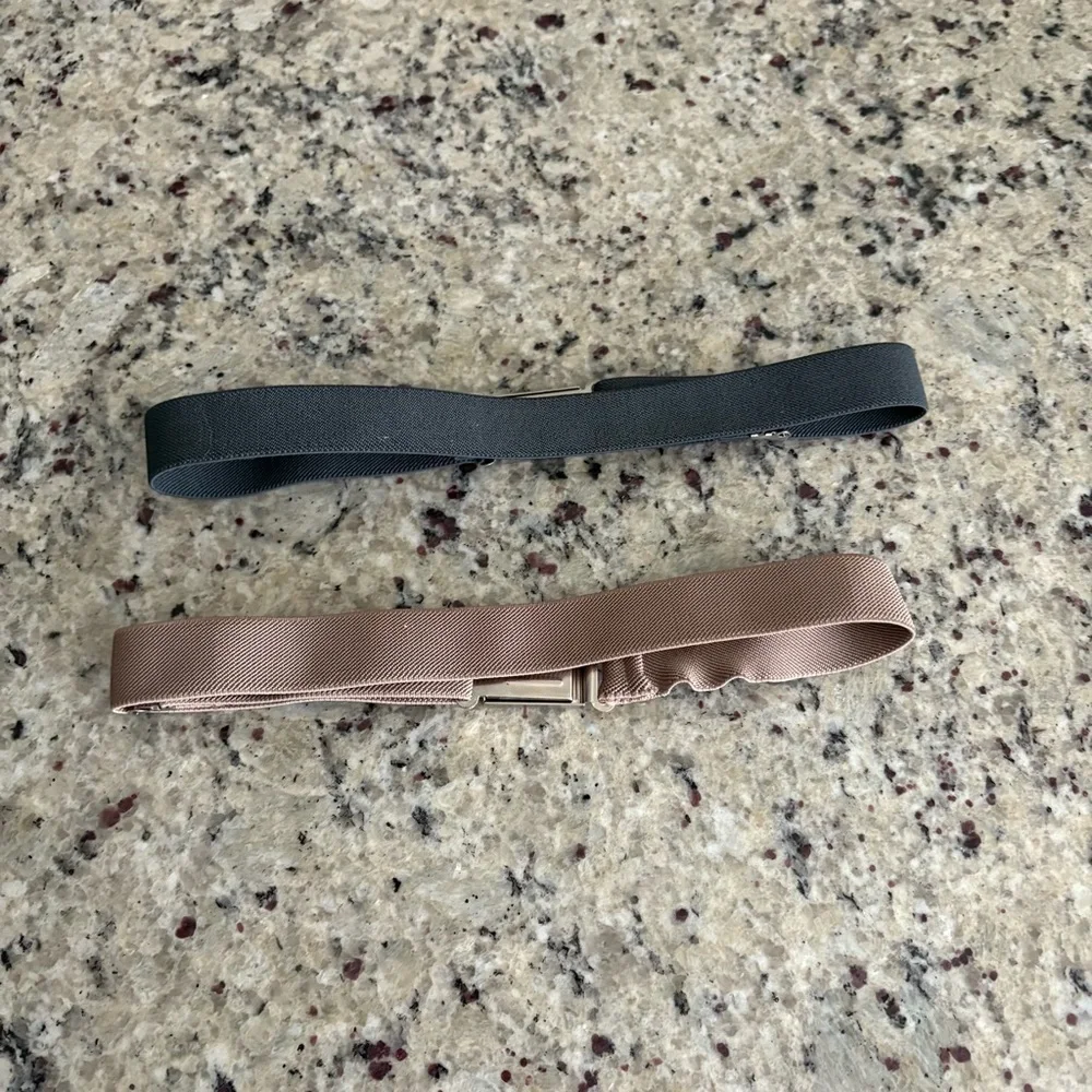 Boy adjustable belt bundle of 2 magnetic clasp 1 dark gray GUC 1 tan has issue